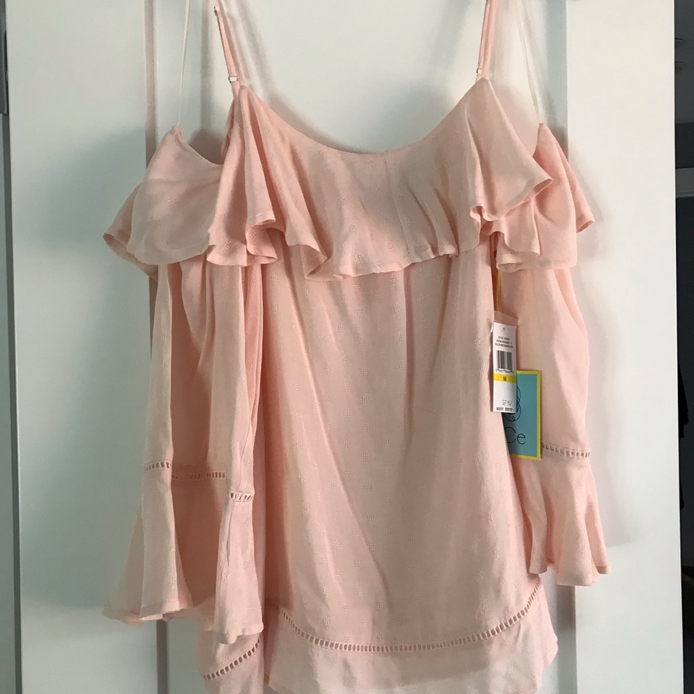 Cece cold shoulder blouse size M